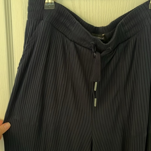 Banana Republic joggers - Navy - “dressy” casual - Picture 2 of 6